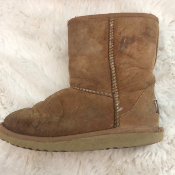 COPY - Girls Classic UGGS - Picture 7 of 10